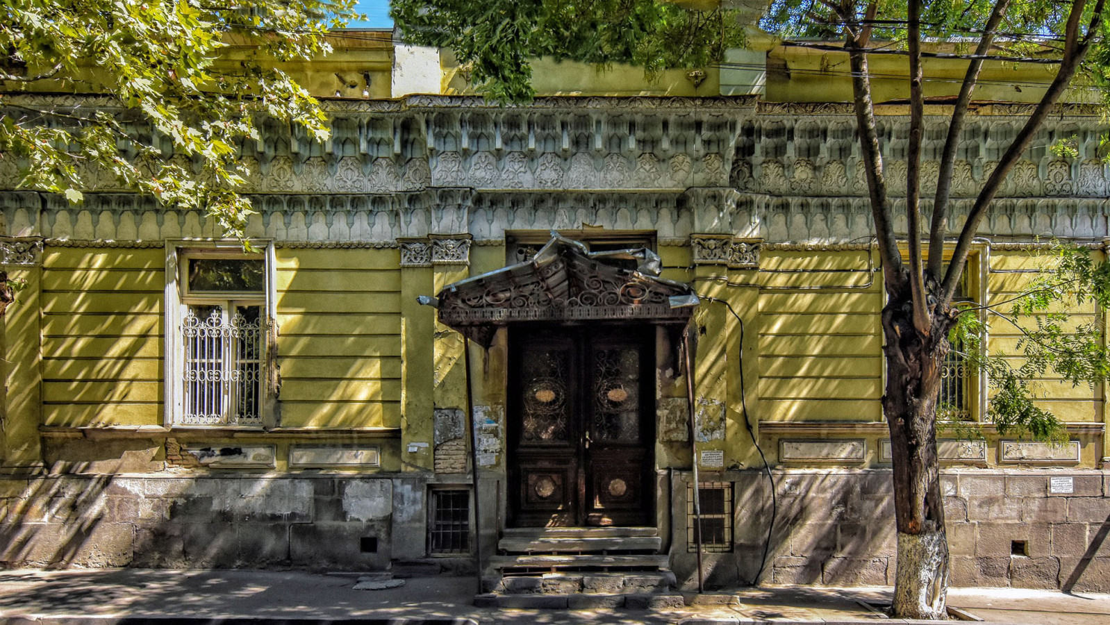 Алмазный дворец, улица Чонкадзе 11, Тбилиси