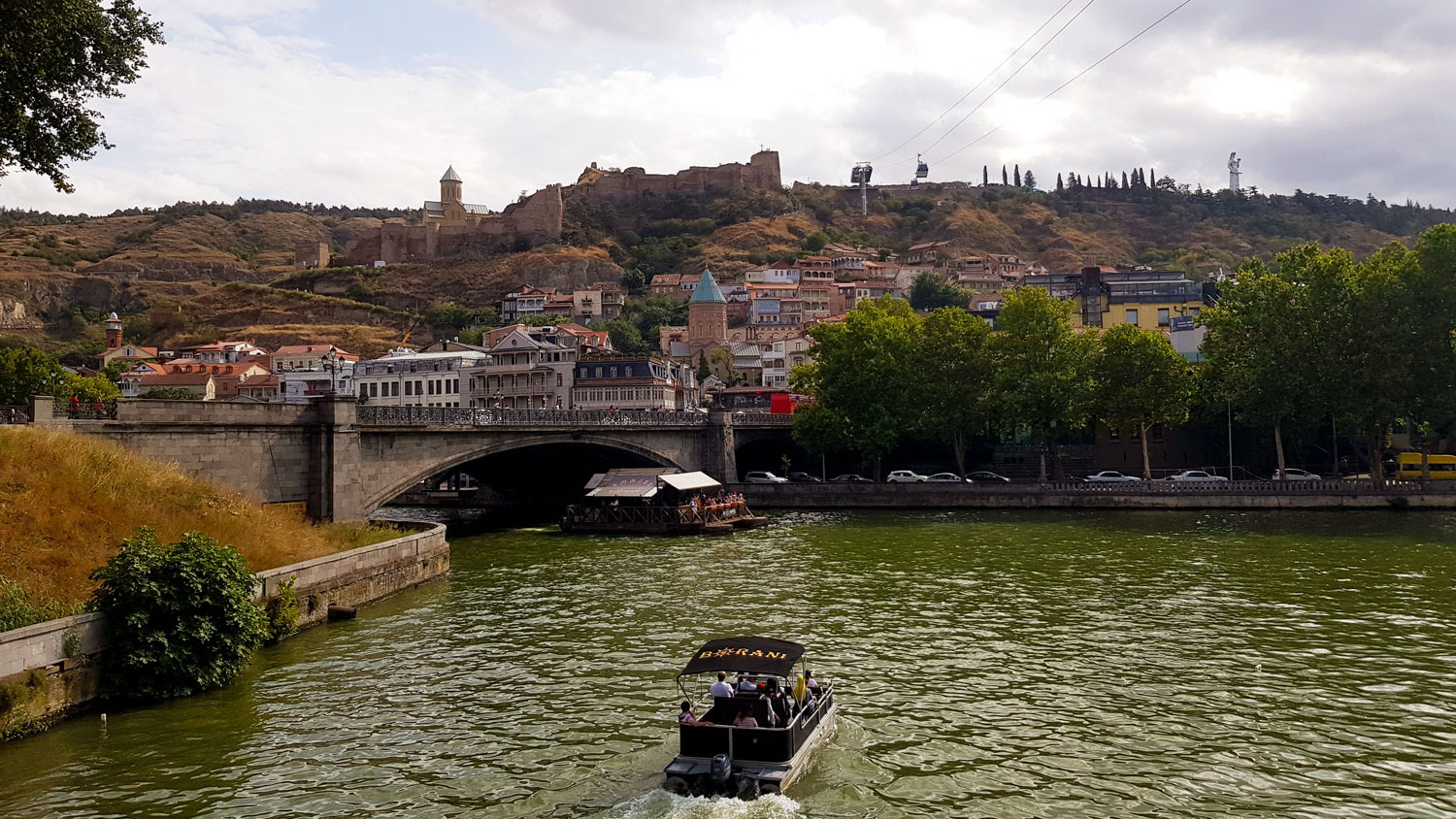 Fluss Mtkvari und Metehi-Brücke, Tiflis