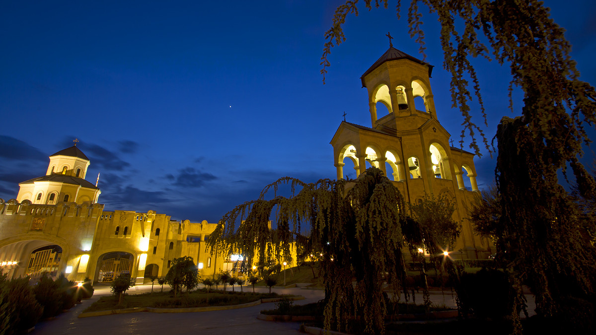 Sameba-Kathedrale in der Nacht, Tiflis, Georgien