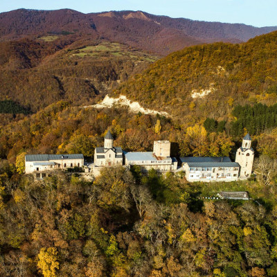 {"en":"Martkopi Monastery","de":"Martkopi","ru":"\u041c\u043e\u043d\u0430\u0441\u0442\u044b\u0440\u044c \u041c\u0430\u0440\u0442\u043a\u043e\u043f\u0438"}