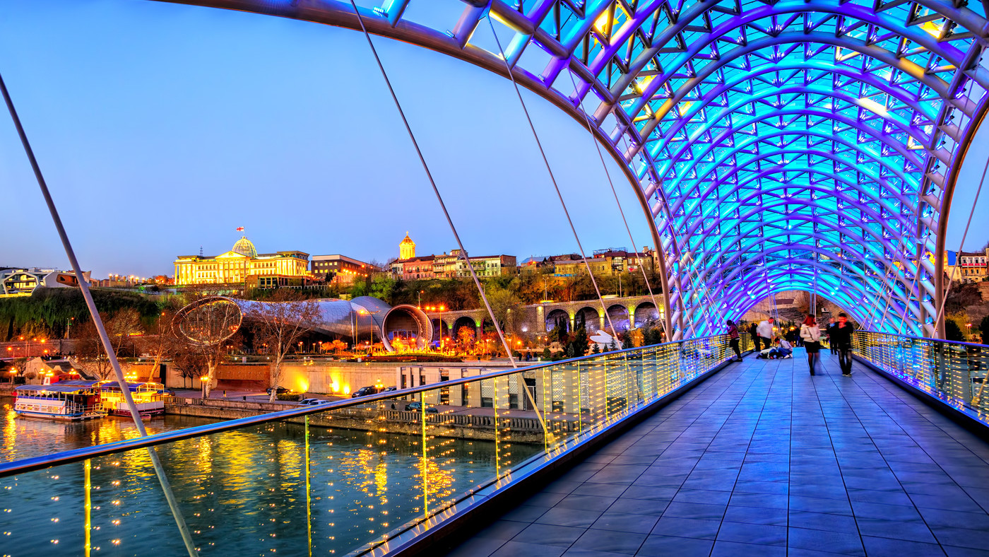Стеклянный мост мира, Тбилиси