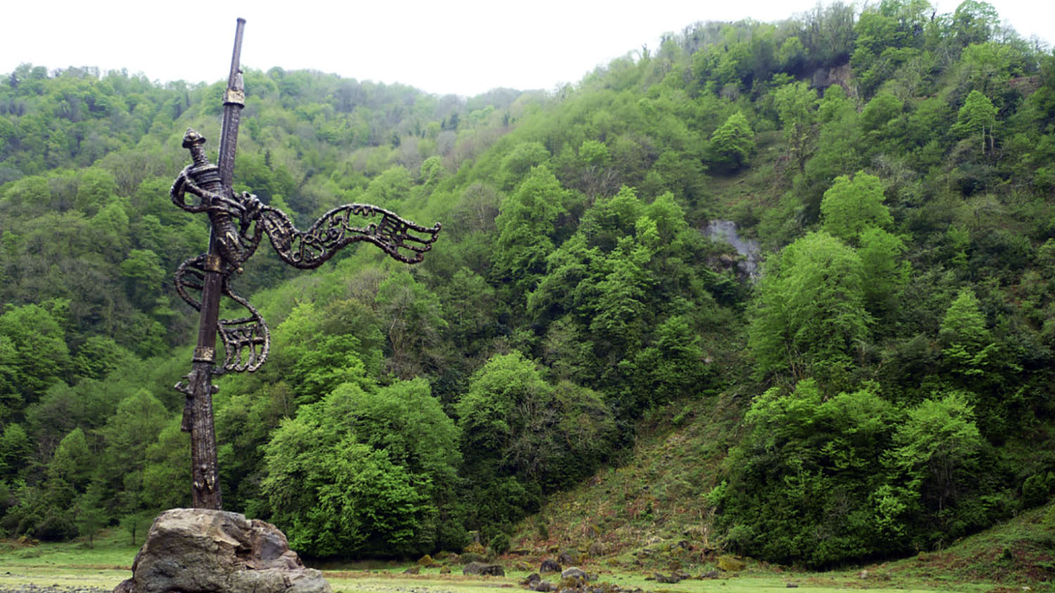 Waffe, Militärdenkmal, Machakhela Nationalpark, Adscharien, Georgien