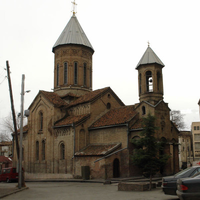 {"en":"Old Trinity Church","de":"Alte Dreifaltigkeitskirche","ru":"Старая Самеба"}