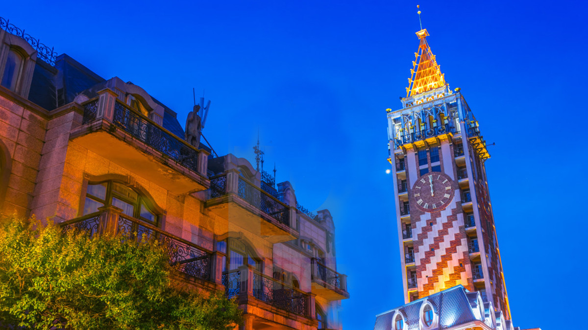 Batumi Piazza wachtower night