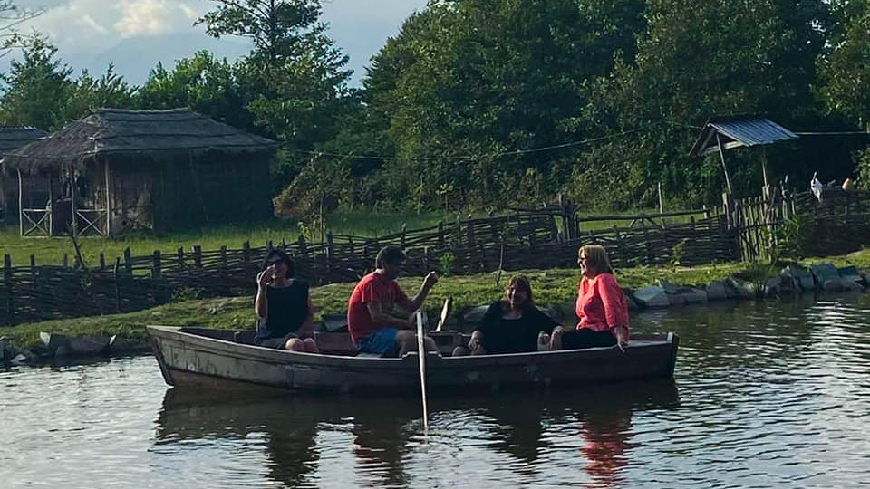 Речная прогулка на лодке, Этно-деревня Сиса Тура