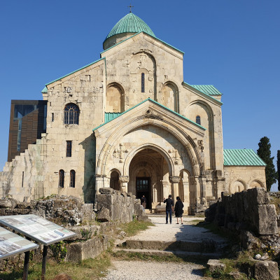 {"en":"Bagrati Cathedral","de":"Bagrati-Kathedrale","ru":"Баграти Кафедраль"}