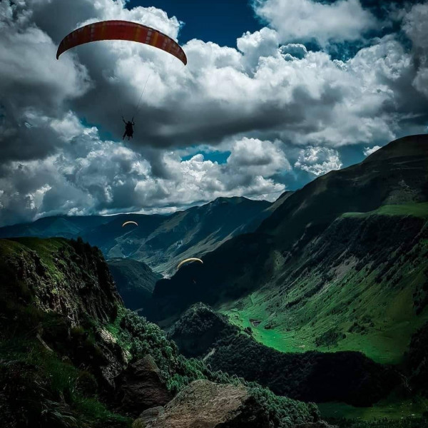 Paragliding und Extremsport – Wer sagt, dass Georgien nur Wein zu bieten hat?