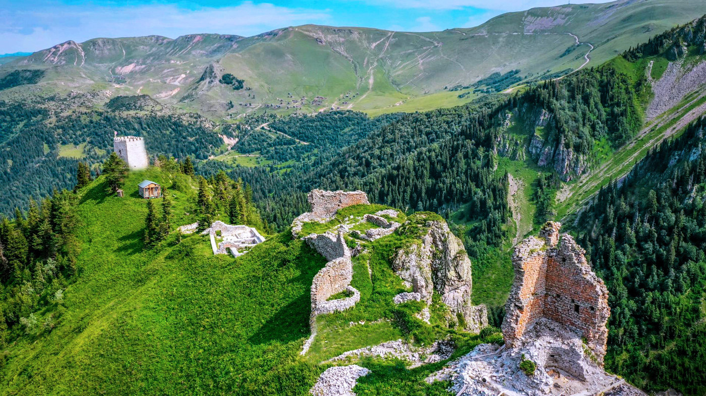 Руины крепости Хихани, Грузия