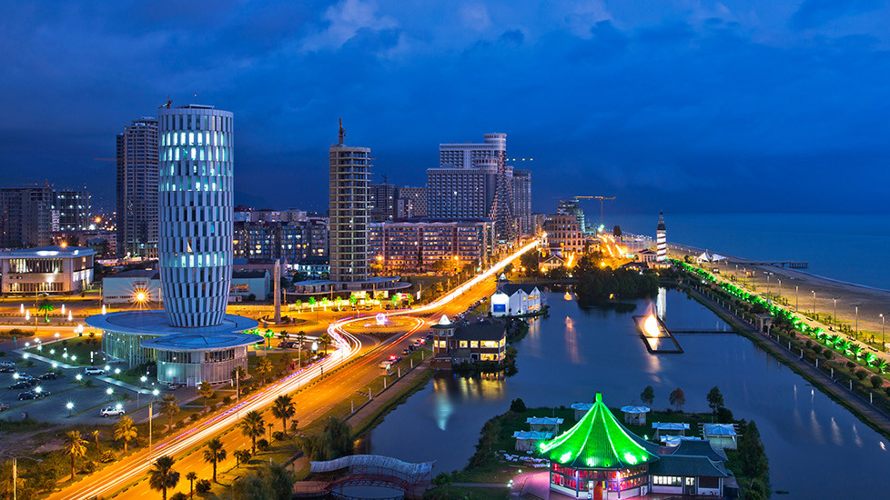 Batumi-Boulevard bei Nacht