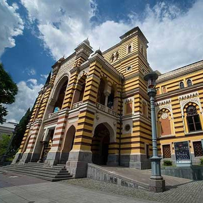 {"en":"Tbilisi Opera & Ballet","de":"Das Georgische Nationaler Opern- und Balletttheater","ru":"Тбилисская опера"}