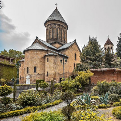 {"en":"Sioni Cathedral","de":"Sioni Kathedrale","ru":"Успенский собор Сиони"}